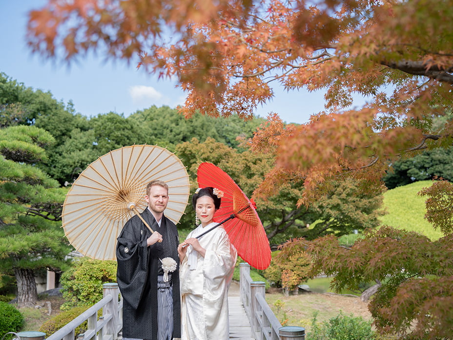 タイミングがあえば紅葉を背景に撮れる!