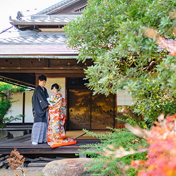 紅葉新緑が美しい有形文化財建築での和装前撮り-05