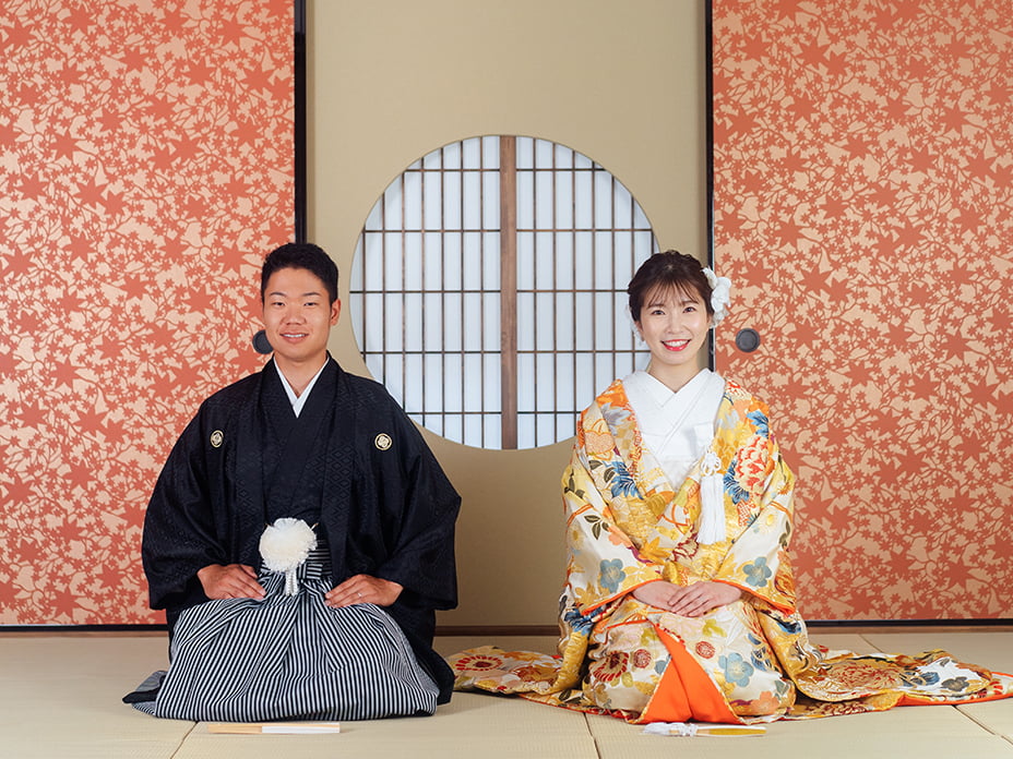 和室(紅葉)を背景にフォトスタジオ前撮り
