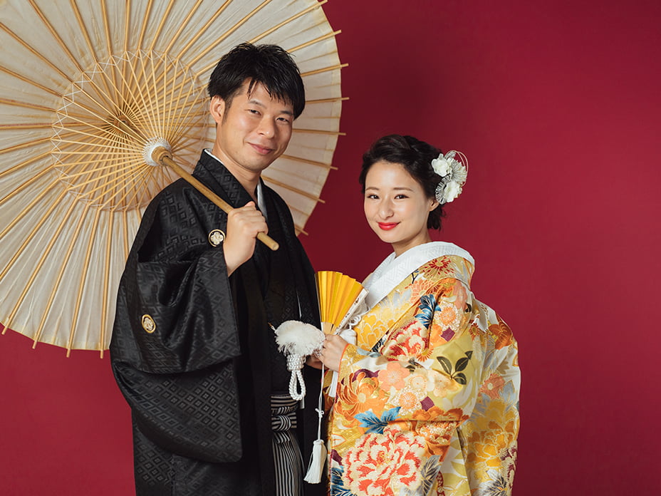 背景紙(マゼンタ)でフォトスタジオ前撮り