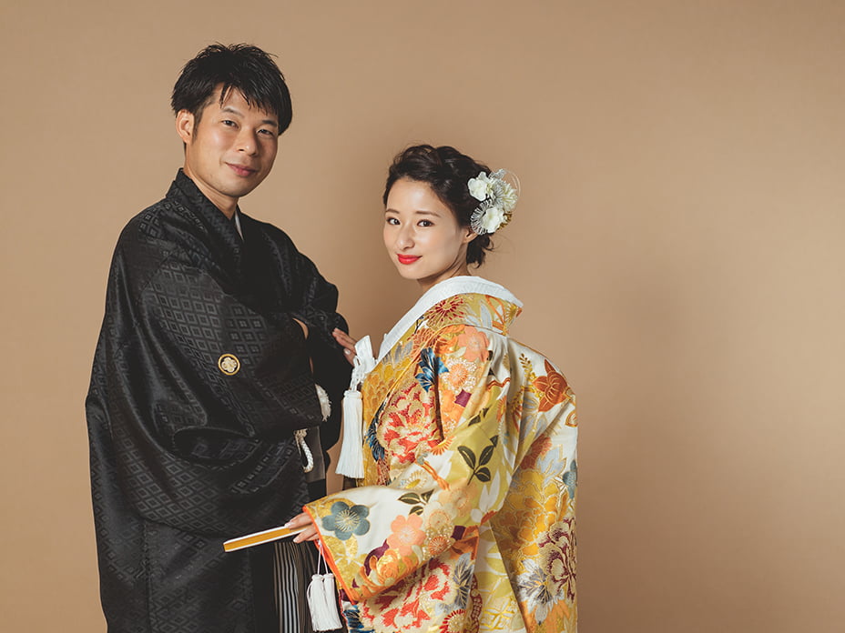 背景紙(ベージュ)でフォトスタジオ前撮り