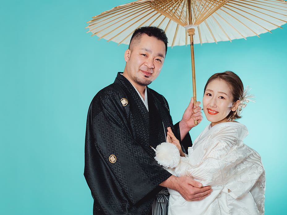 背景紙(ライトブルー)でフォトスタジオ前撮り