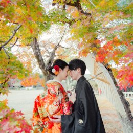 秋の大阪和装前撮り！紅葉に合わせるのは色打掛か白無垢かどっち？